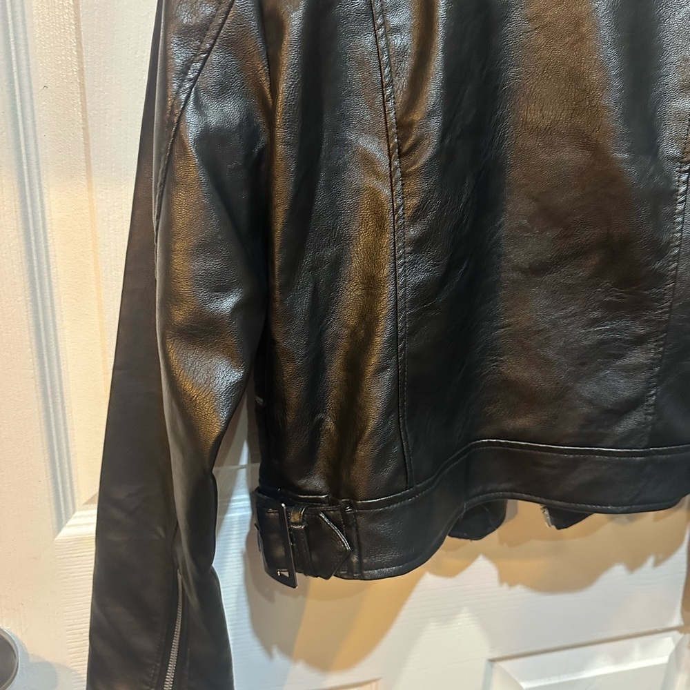 Love Tree NWT Faux Black Leather Zip - Up Jacket W/Pockets Size Medium - Picture 8 of 10